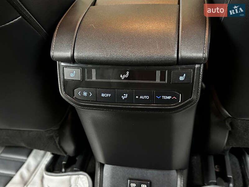 Внедорожник / Кроссовер Toyota Highlander 2020 в Киеве