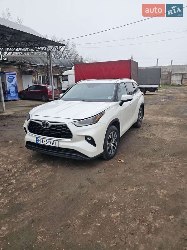 Внедорожник / Кроссовер Toyota Highlander 2021 в Николаеве