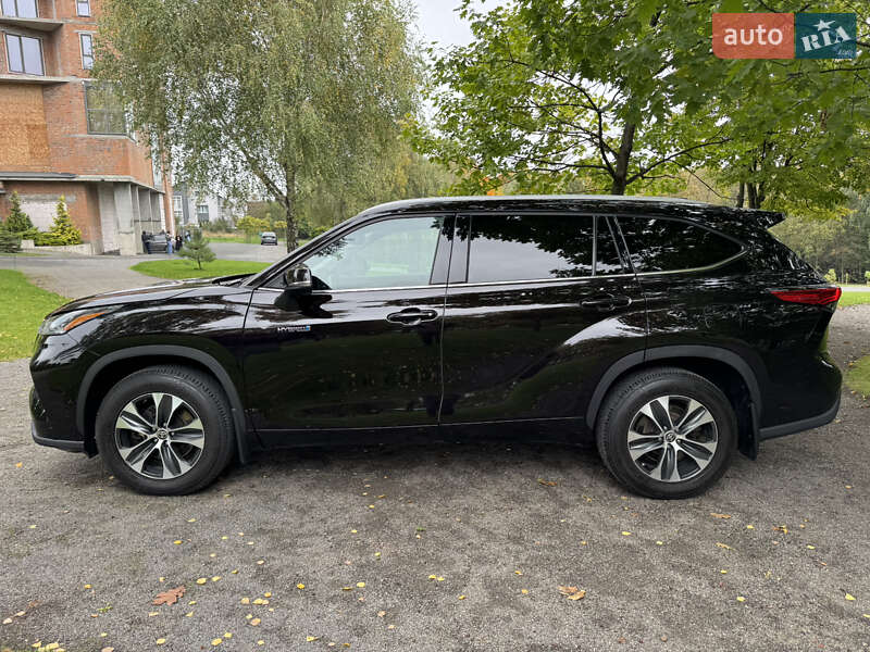 Внедорожник / Кроссовер Toyota Highlander 2021 в Хмельницком