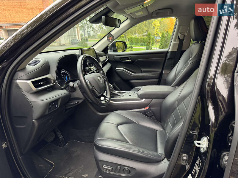 Внедорожник / Кроссовер Toyota Highlander 2021 в Хмельницком