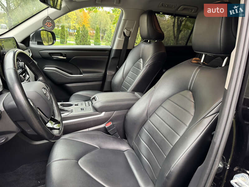 Внедорожник / Кроссовер Toyota Highlander 2021 в Хмельницком