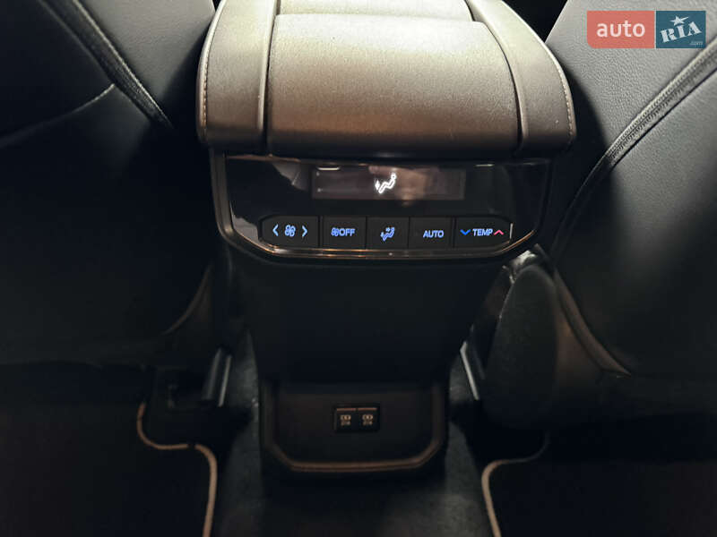 Внедорожник / Кроссовер Toyota Highlander 2021 в Хмельницком