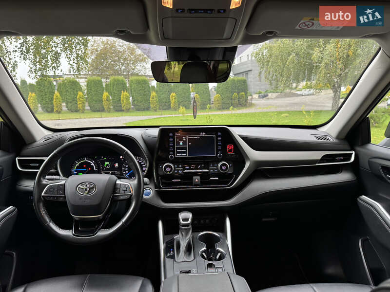 Внедорожник / Кроссовер Toyota Highlander 2021 в Хмельницком