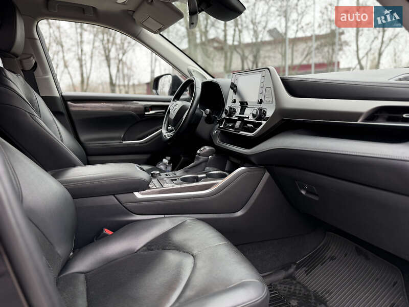 Внедорожник / Кроссовер Toyota Highlander 2020 в Кременчуге