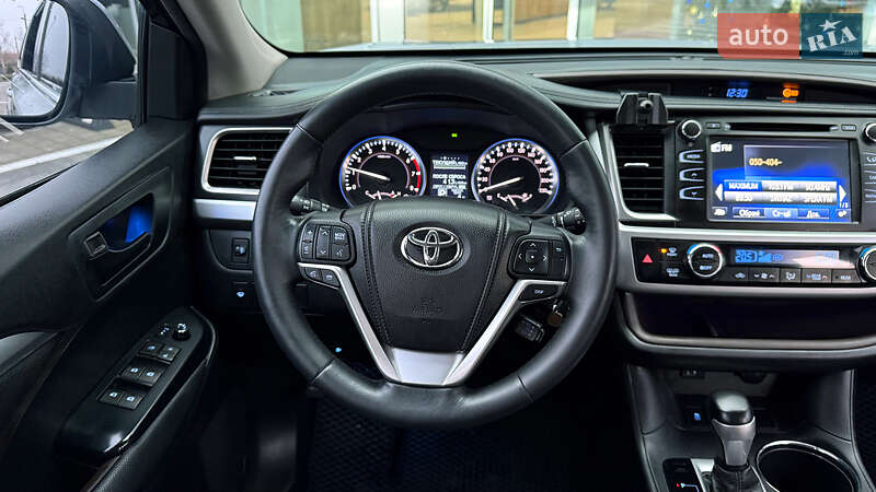 Внедорожник / Кроссовер Toyota Highlander 2014 в Ровно
