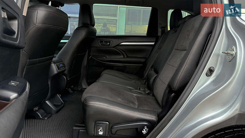 Внедорожник / Кроссовер Toyota Highlander 2014 в Ровно