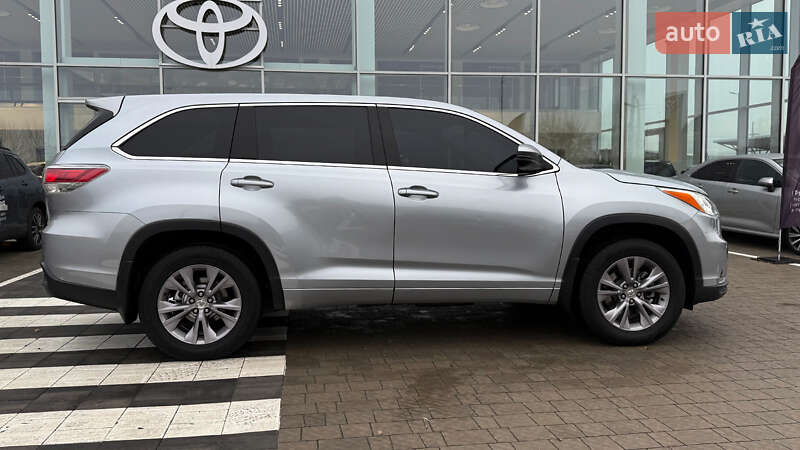 Внедорожник / Кроссовер Toyota Highlander 2014 в Ровно