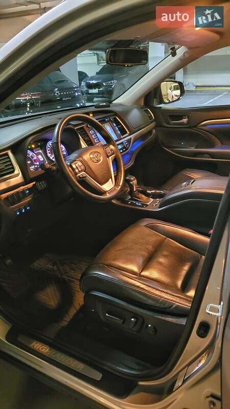 Внедорожник / Кроссовер Toyota Highlander 2017 в Киеве фото 16 Внедорожник / Кроссовер Toyota Highlander 2017 в Киеве
