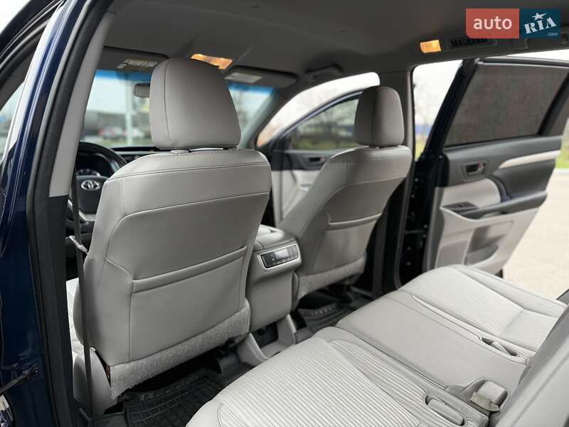 Внедорожник / Кроссовер Toyota Highlander 2015 в Днепре фото 24 Внедорожник / Кроссовер Toyota Highlander 2015 в Днепре