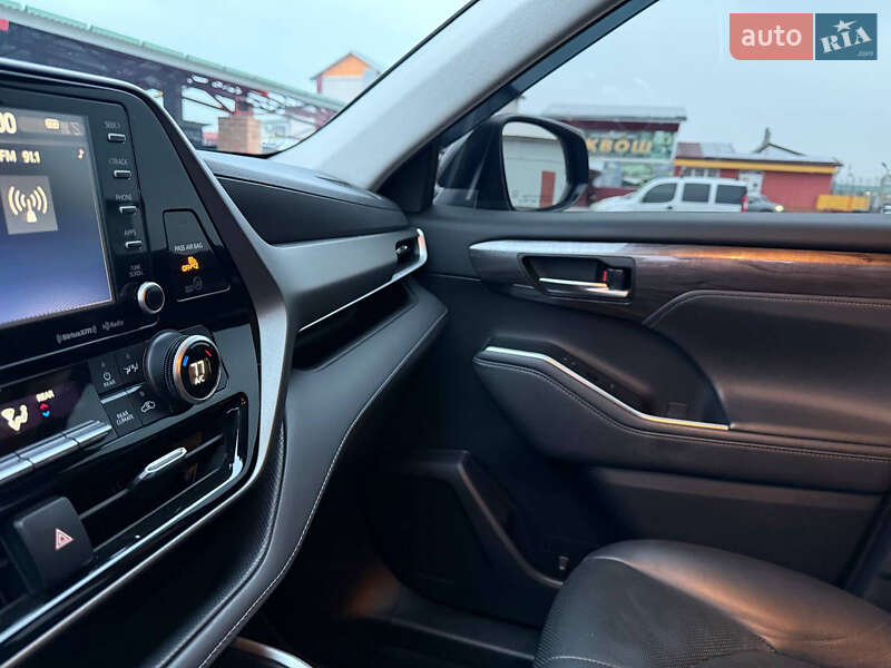 Позашляховик / Кросовер Toyota Highlander 2021 в Львові