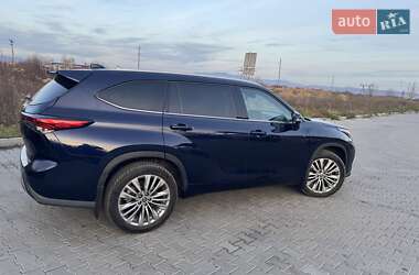Внедорожник / Кроссовер Toyota Highlander 2022 в Ужгороде