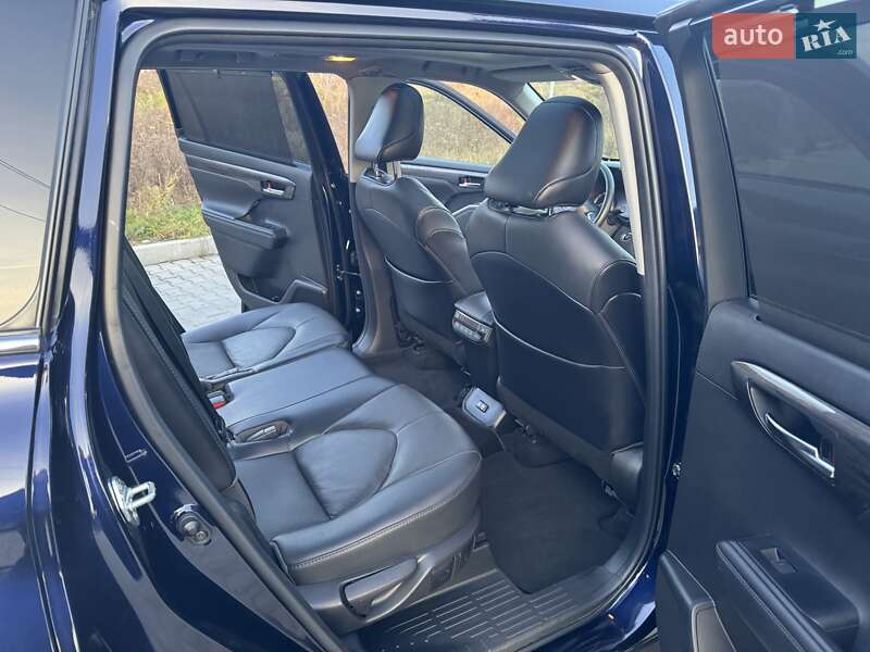 Внедорожник / Кроссовер Toyota Highlander 2022 в Ужгороде