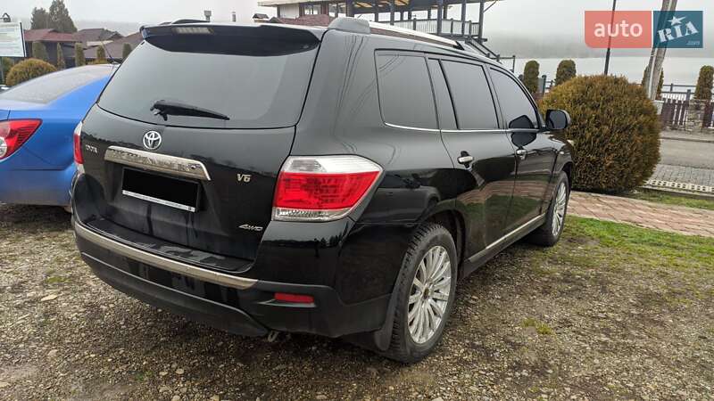 Внедорожник / Кроссовер Toyota Highlander 2011 в Черновцах