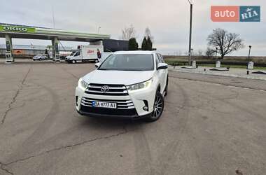 Внедорожник / Кроссовер Toyota Highlander 2017 в Малой Виске