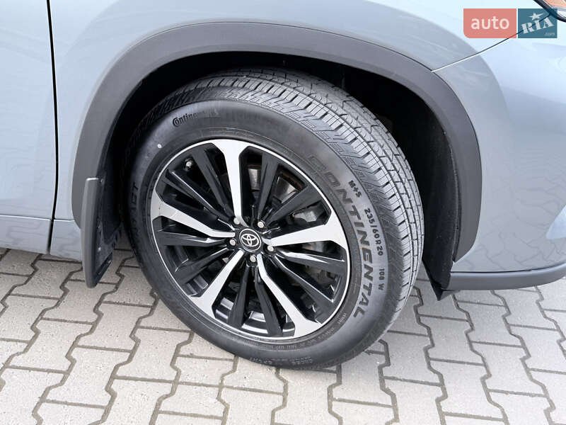 Внедорожник / Кроссовер Toyota Highlander 2021 в Киеве