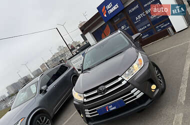 Внедорожник / Кроссовер Toyota Highlander 2018 в Киеве