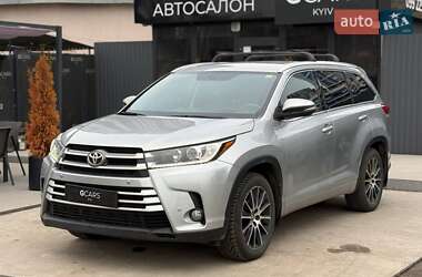 Внедорожник / Кроссовер Toyota Highlander 2017 в Киеве