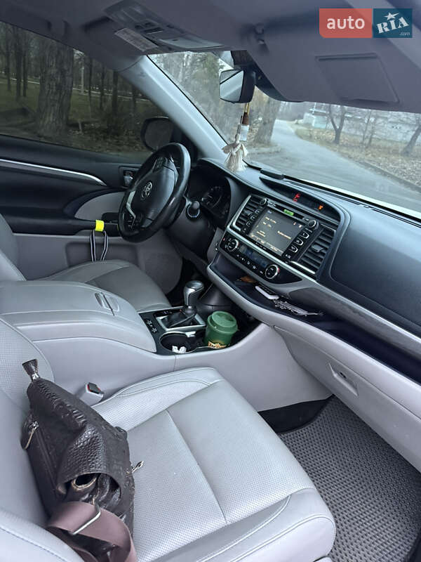 Внедорожник / Кроссовер Toyota Highlander 2017 в Днепре фото 10 Внедорожник / Кроссовер Toyota Highlander 2017 в Днепре