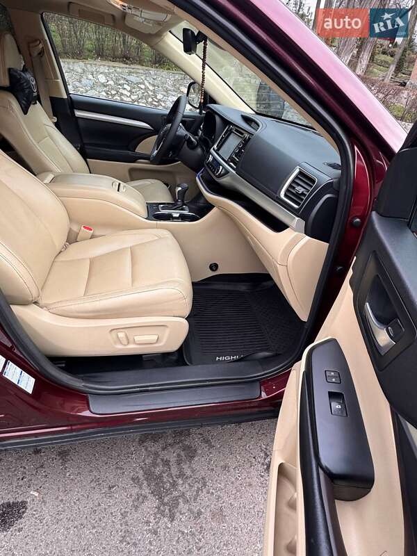 Внедорожник / Кроссовер Toyota Highlander 2018 в Кропивницком фото 36 Внедорожник / Кроссовер Toyota Highlander 2018 в Кропивницком