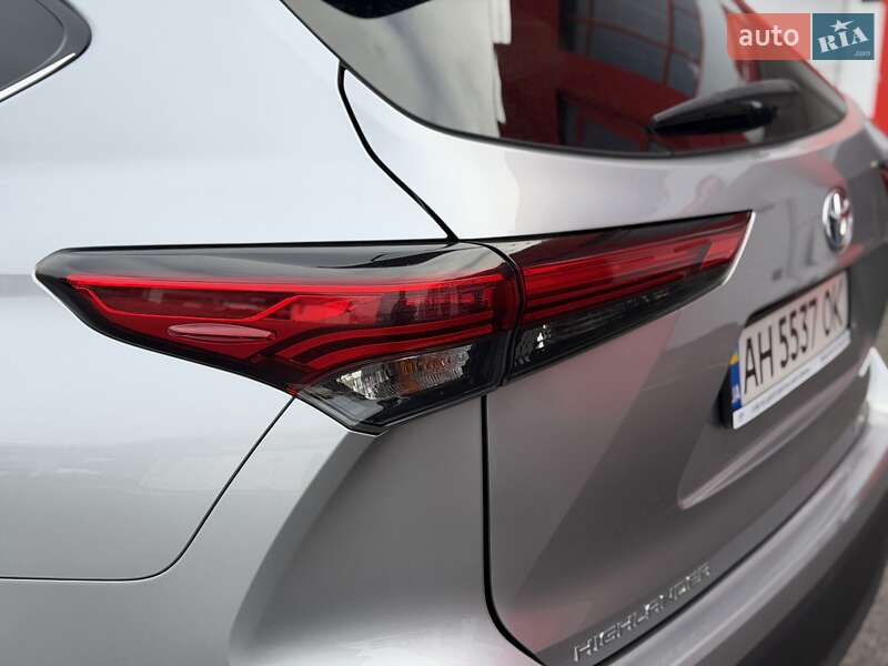 Позашляховик / Кросовер Toyota Highlander 2021 в Дніпрі