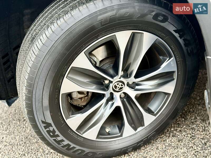 Позашляховик / Кросовер Toyota Highlander 2021 в Дніпрі