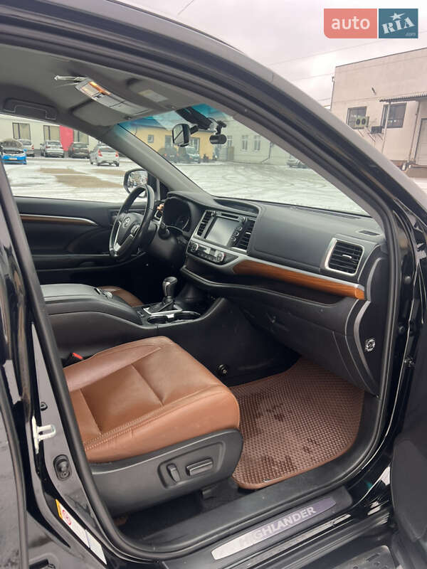 Внедорожник / Кроссовер Toyota Highlander 2019 в Виннице