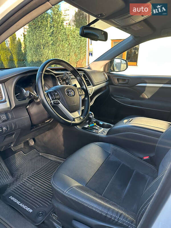 Внедорожник / Кроссовер Toyota Highlander 2015 в Николаеве фото 8 Внедорожник / Кроссовер Toyota Highlander 2015 в Николаеве