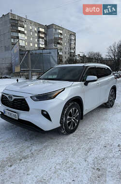 Позашляховик / Кросовер Toyota Highlander 2022 в Фастові