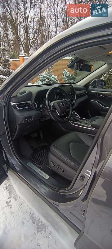 Внедорожник / Кроссовер Toyota Highlander 2021 в Киеве