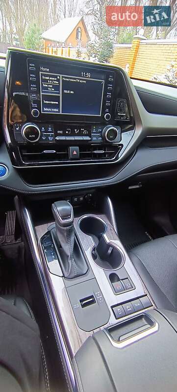 Внедорожник / Кроссовер Toyota Highlander 2021 в Киеве