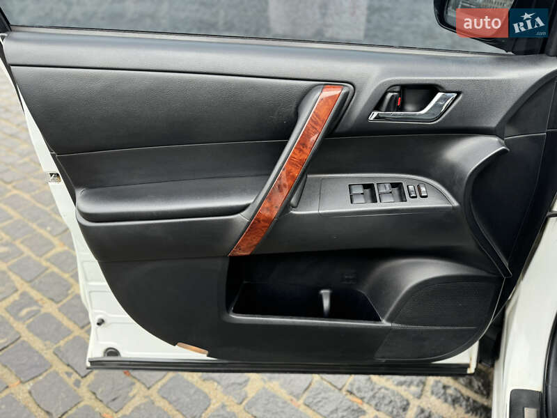 Позашляховик / Кросовер Toyota Highlander 2012 в Харкові