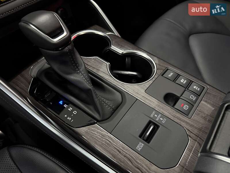 Внедорожник / Кроссовер Toyota Highlander 2024 в Тернополе