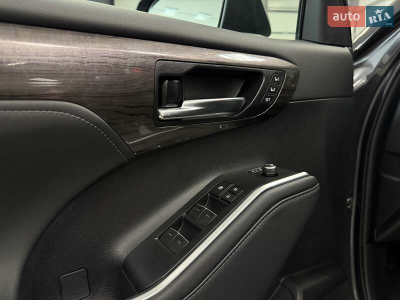 Внедорожник / Кроссовер Toyota Highlander 2024 в Тернополе