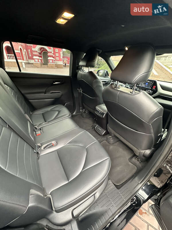 Позашляховик / Кросовер Toyota Highlander 2020 в Дніпрі