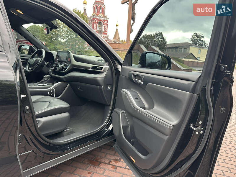 Позашляховик / Кросовер Toyota Highlander 2020 в Дніпрі