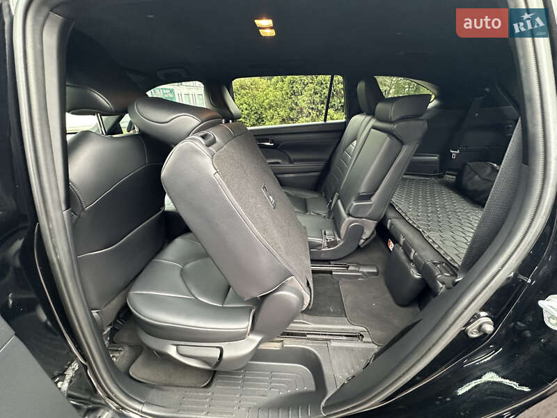 Позашляховик / Кросовер Toyota Highlander 2020 в Дніпрі