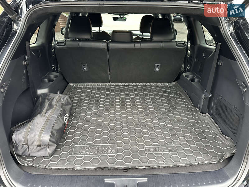 Позашляховик / Кросовер Toyota Highlander 2020 в Дніпрі