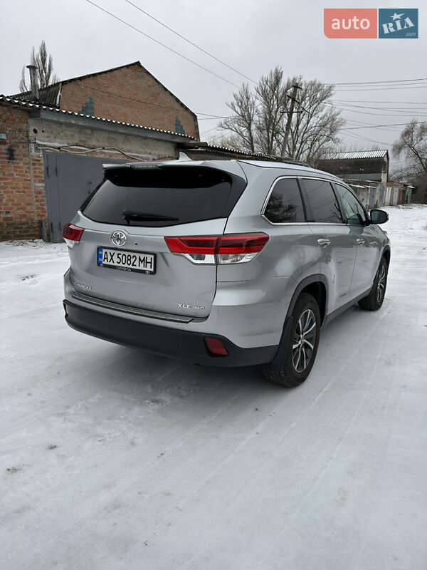 Внедорожник / Кроссовер Toyota Highlander 2019 в Харькове