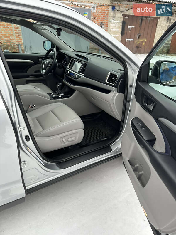 Внедорожник / Кроссовер Toyota Highlander 2019 в Харькове