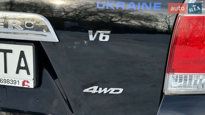 Внедорожник / Кроссовер Toyota Highlander 2011 в Зборове