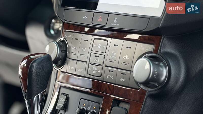 Внедорожник / Кроссовер Toyota Highlander 2011 в Зборове