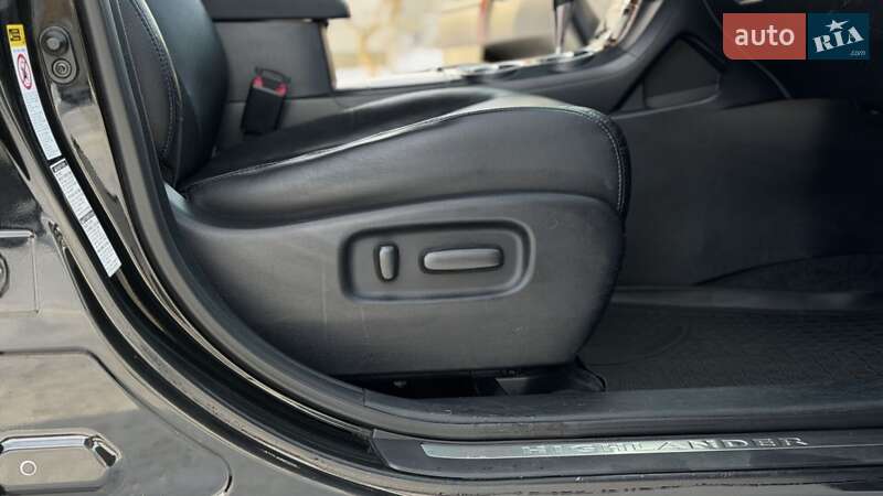 Внедорожник / Кроссовер Toyota Highlander 2011 в Зборове