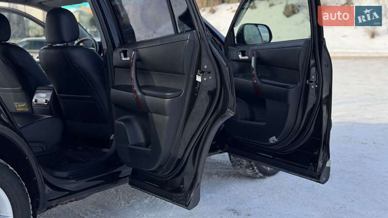 Внедорожник / Кроссовер Toyota Highlander 2011 в Зборове