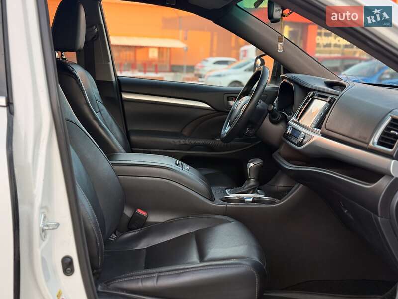 Внедорожник / Кроссовер Toyota Highlander 2014 в Киеве