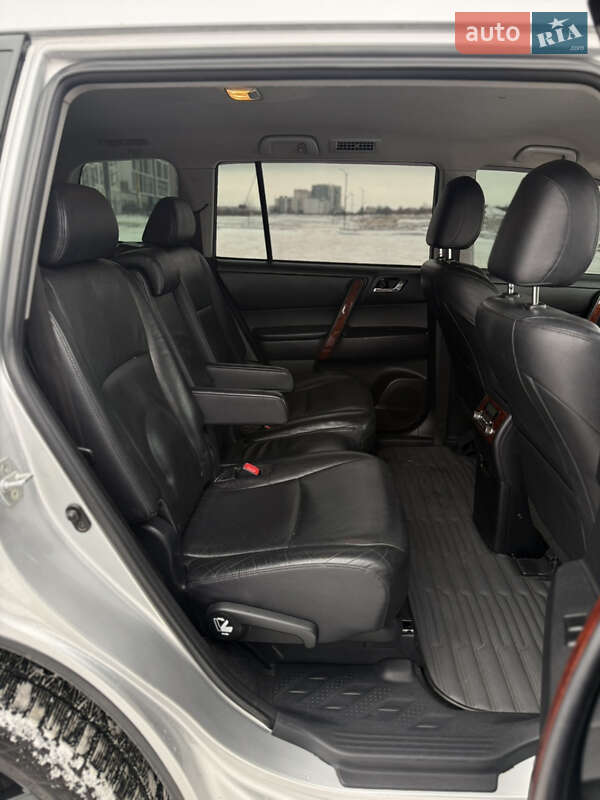 Внедорожник / Кроссовер Toyota Highlander 2011 в Ровно