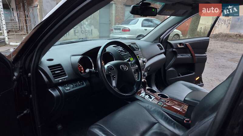 Внедорожник / Кроссовер Toyota Highlander 2013 в Харькове