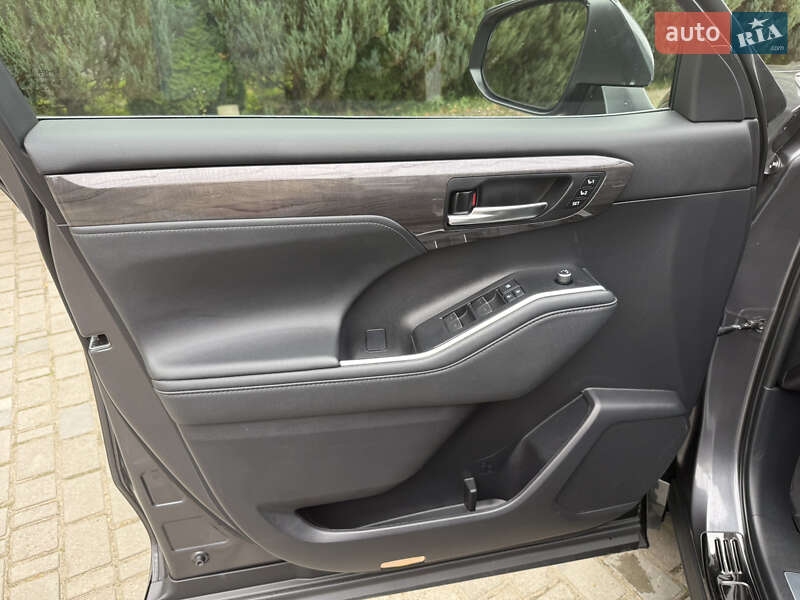 Внедорожник / Кроссовер Toyota Highlander 2021 в Самборе