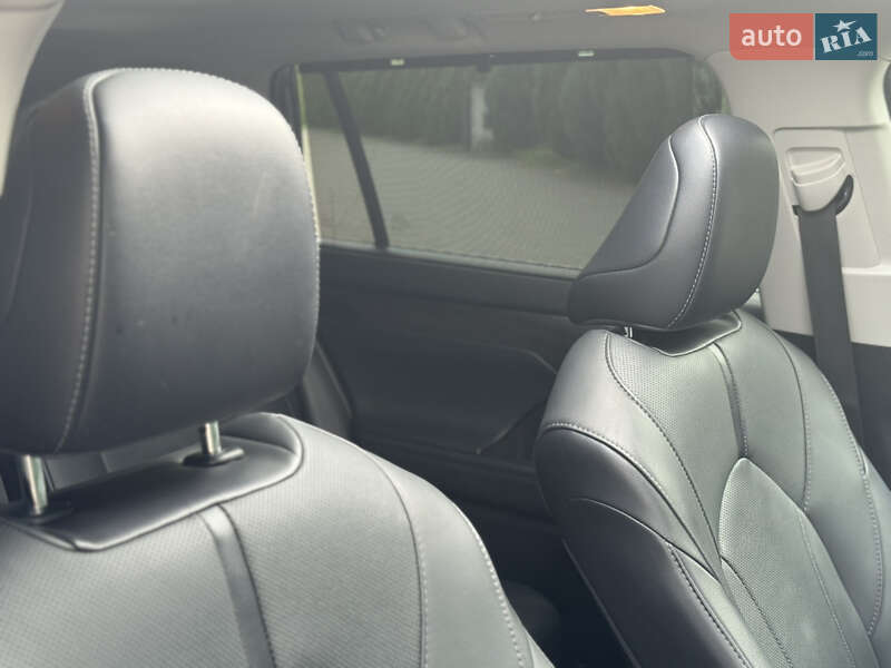 Внедорожник / Кроссовер Toyota Highlander 2021 в Самборе