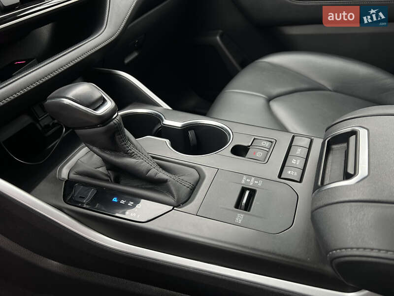 Внедорожник / Кроссовер Toyota Highlander 2020 в Ужгороде