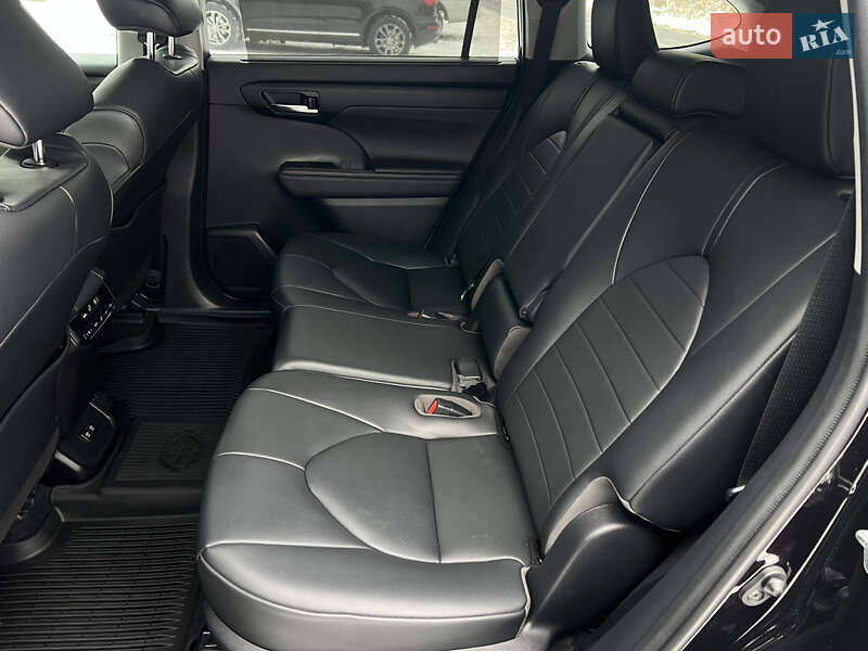 Внедорожник / Кроссовер Toyota Highlander 2020 в Ужгороде